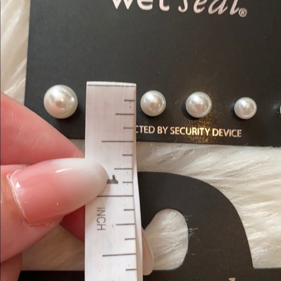 New without tags wet seal earrings - Picture 7 of 14